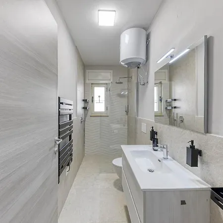 Lussuoso Climatizzato A 200 M Dal Mare Appartement